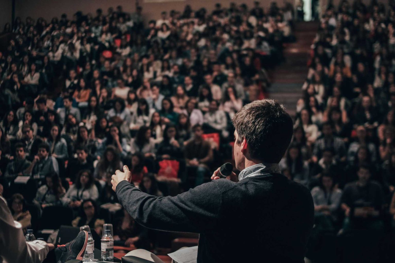 How to Speak in Front of People? - Oratory Club
